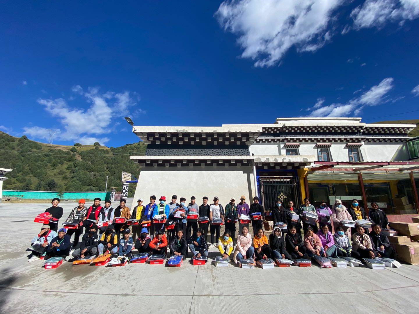 大连黄杰个人护理服务有限公司公益回顾丨家国同欢月同圆 温暖满载甘孜州(图8)